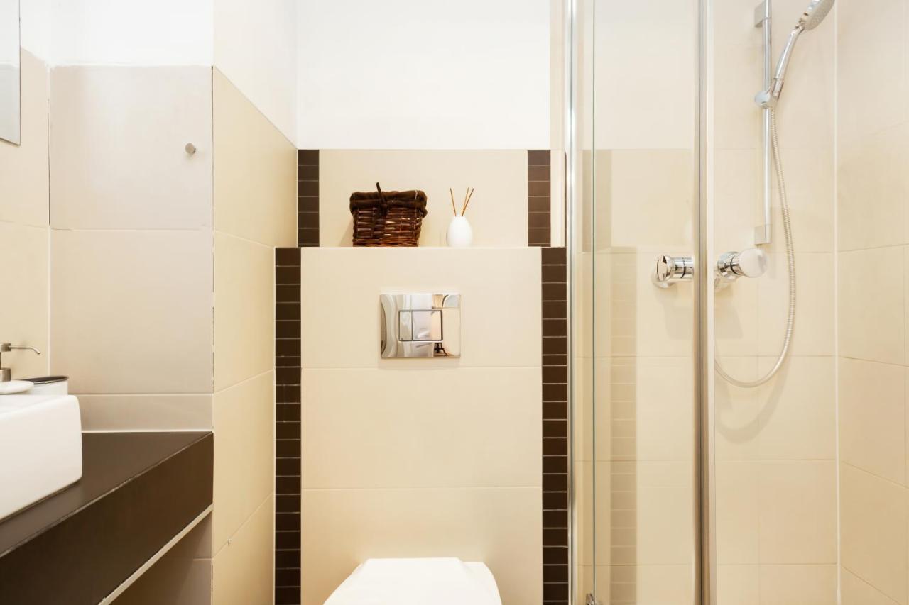 Stars Apartaments City Center By Noclegi Renters Apartment Warsaw